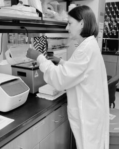 Marlena Fejzo, PhD, working in the lab
